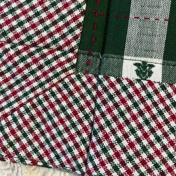 NWOT Christmas Theme cloth Green/Red collapsible Corner Tie bread basket 7X7… - Picture 5 of 6